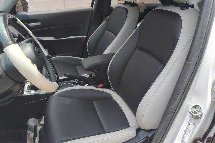 Used Honda Fit 2023 1.5L CVT Trendy Sports Edition Left Front Seat