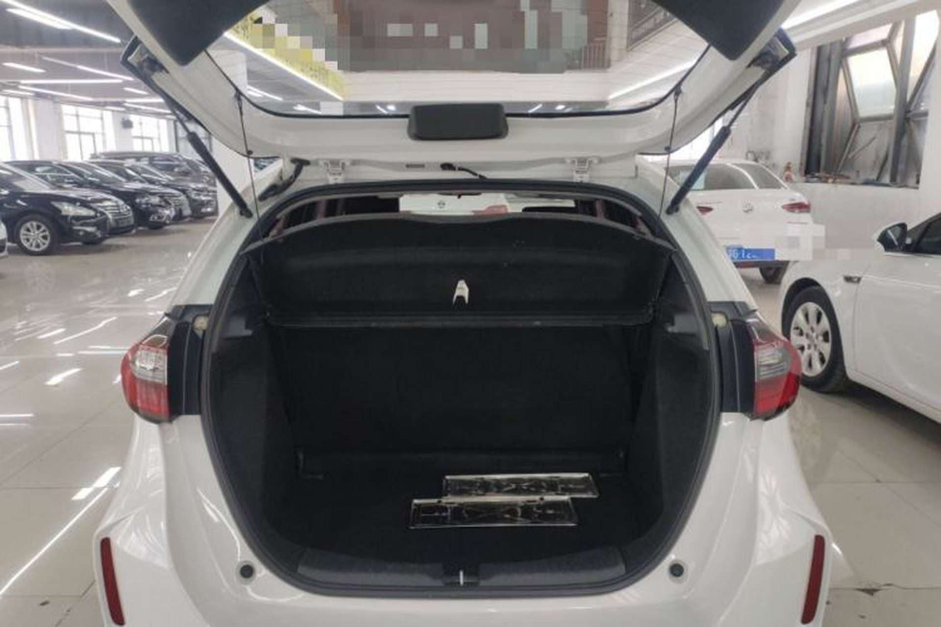 Used Honda Fit 2023 1.5L CVT Trend Edition Trunk