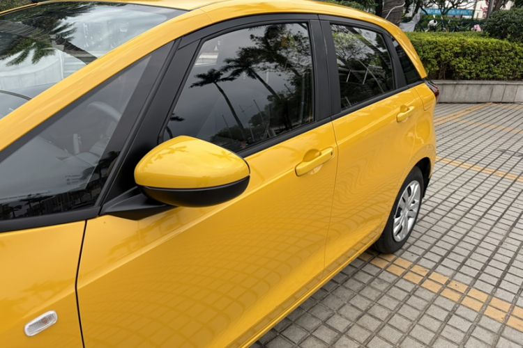 Used Honda Fit 2025 Basic Model Exterior 4