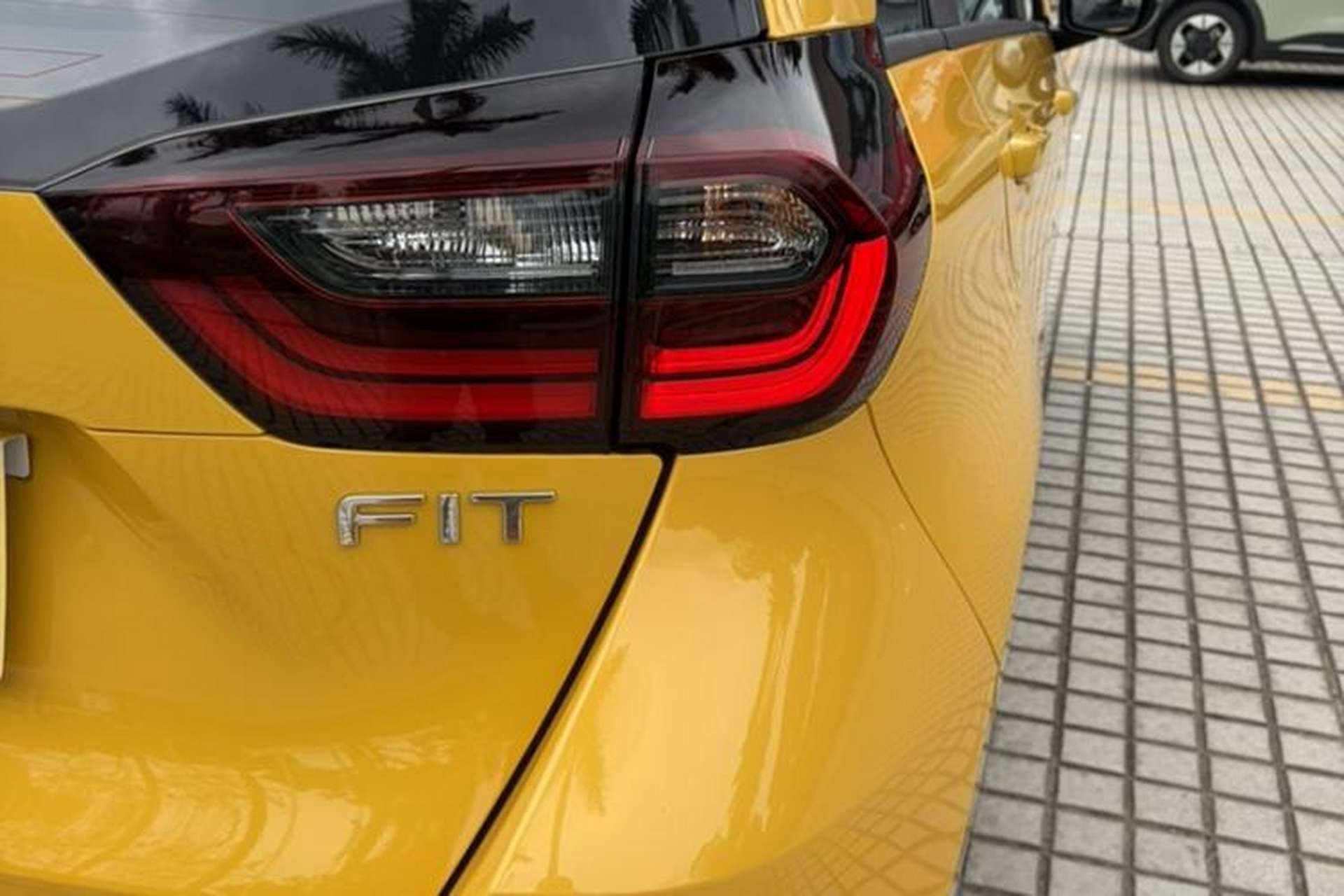 Used Honda Fit 2025 Basic Model Exterior 6