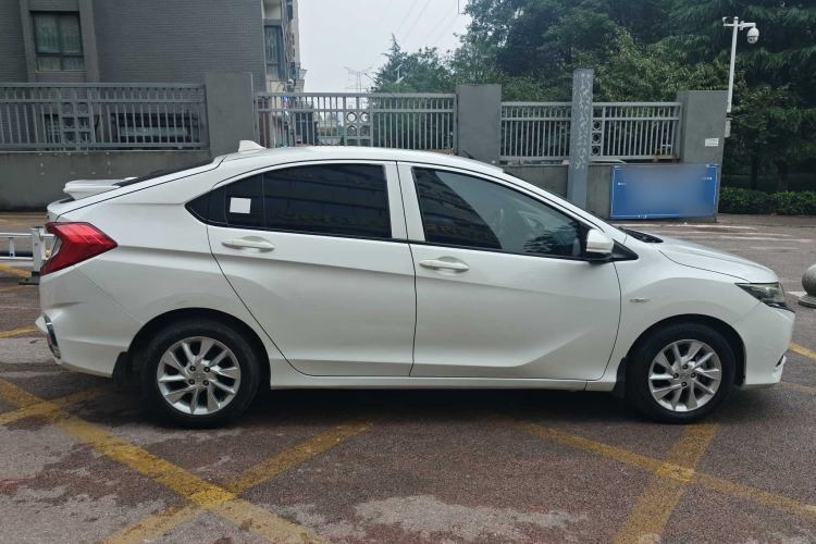 Used Honda Gienia 2017 1.5L Manual Classic Edition Exterior 4