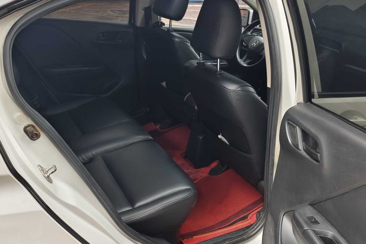 Used Honda Gienia 2017 1.5L Manual Classic Edition Interior 4