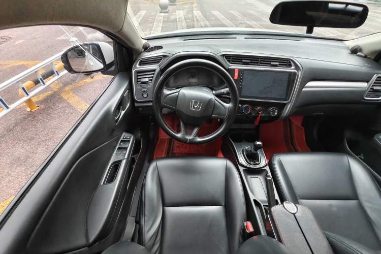 Used Honda Gienia 2017 1.5L Manual Classic Edition Interior 6