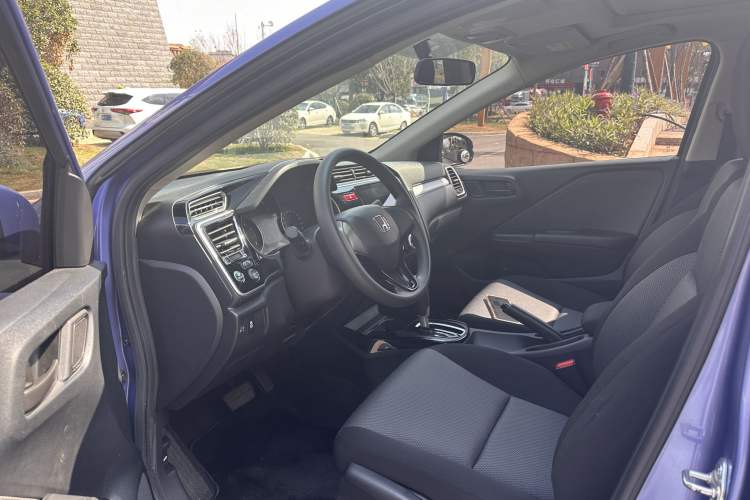 Used Honda Gienia 2017 1.5L CVT Comfort Version Interior 2