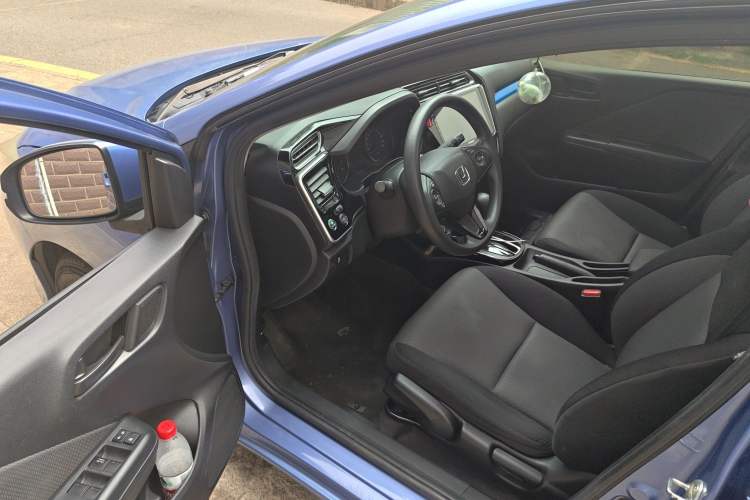Used Honda Gienia 2017 1.5L CVT Comfort Version Interior 3