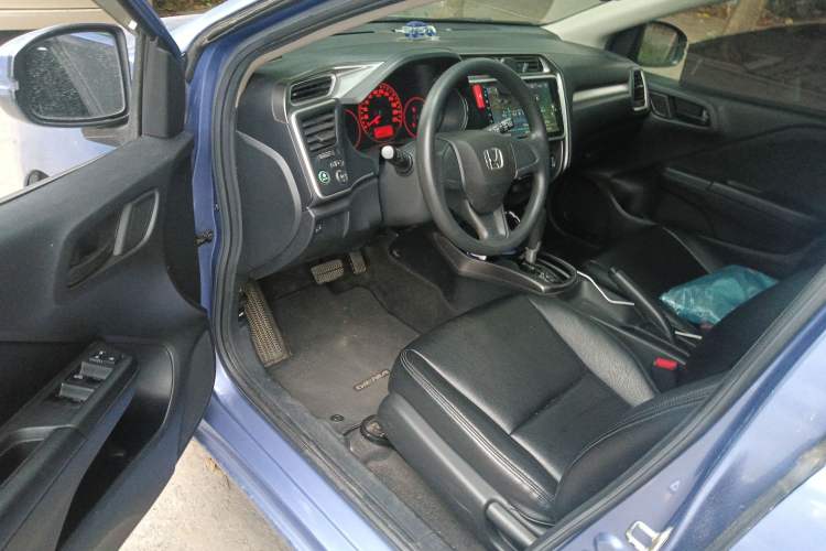 Used Honda Gienia 2017 1.5L CVT Classic Edition Interior 3