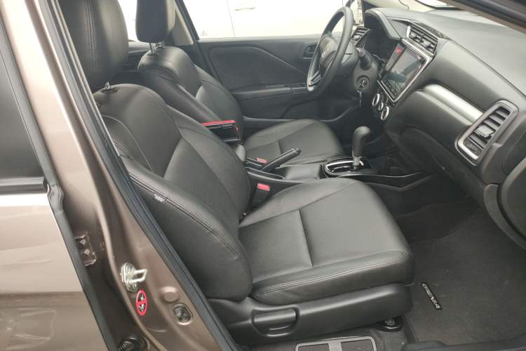 Used Honda Gienia 2017 1.5L CVT Comfort Version Right Front Seat