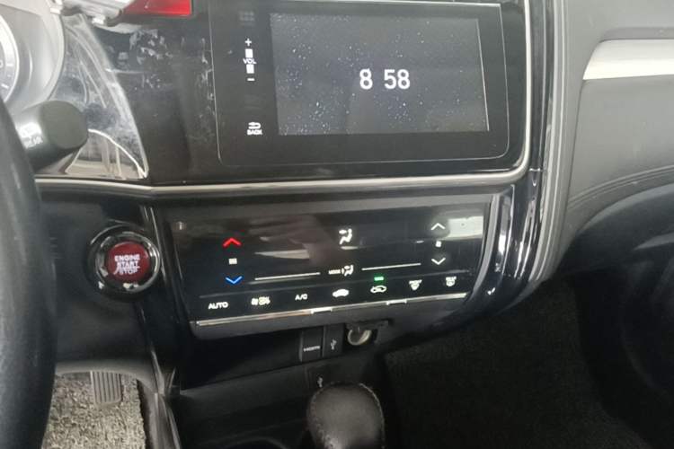 Used Honda Gienia 2017 1.5L CVT Luxury Edition Audio And AC Panel
