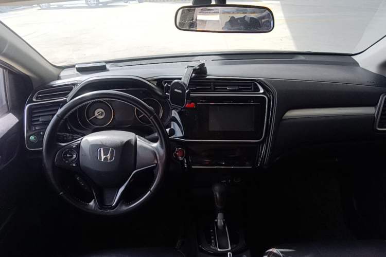 Used Honda Gienia 2017 1.5L CVT Luxury Edition Center Console