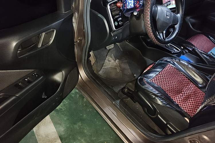 Used Honda Gienia 2017 1.5L CVT Comfort Version Driver Seat