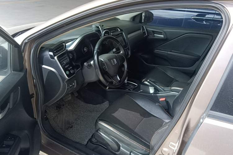Used Honda Gienia 2017 1.5L CVT Luxury Edition Driver Seat