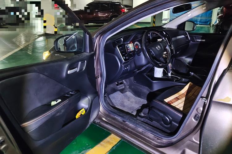 Used Honda Gienia 2017 1.5L CVT Fashion Edition Driver Seat