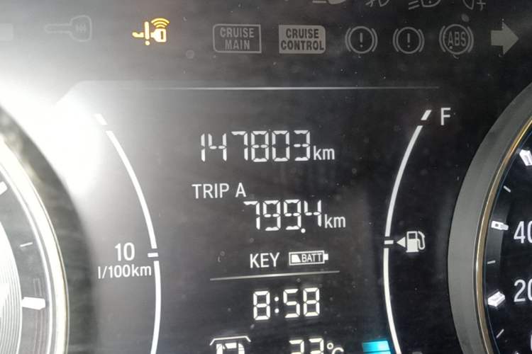 Used Honda Gienia 2017 1.5L CVT Luxury Edition Odometer Close Up
