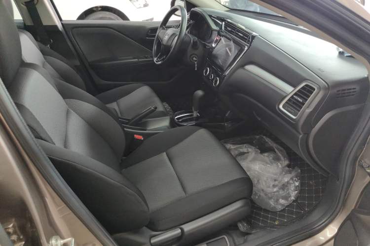 Used Honda Gienia 2017 1.5L CVT Comfort Version Right Front Seat