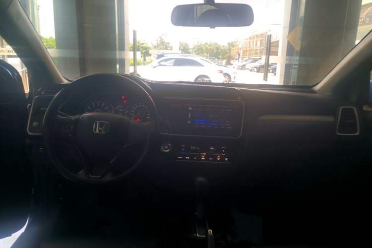 Used Honda Gienia 2017 1.5L CVT Fashion Edition Center Console