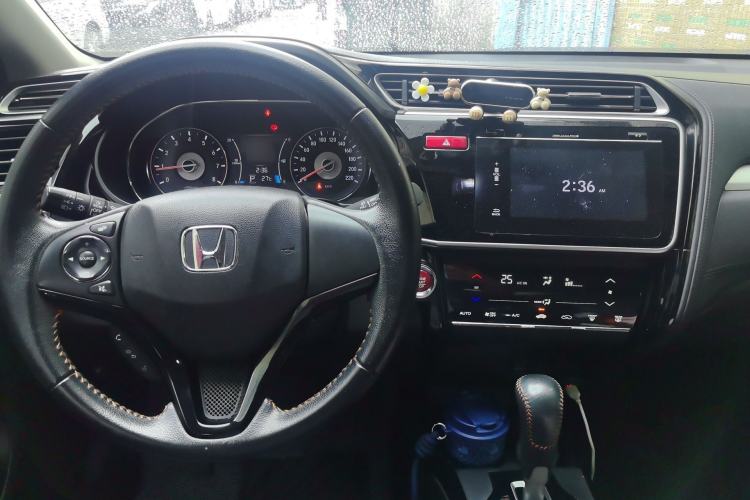 Used Honda Gienia 2017 1.5L CVT Fashion Edition Center Console