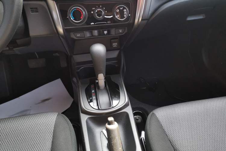 Used Honda Gienia 2017 1.5L CVT Classic Edition Gear Lever