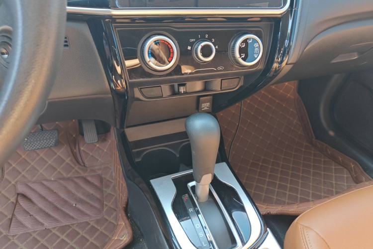 Used Honda Gienia 2017 1.5L CVT Comfort Version Interior 5