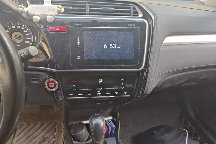 Used Honda Gienia 2017 1.5L CVT Luxury Edition Audio And AC Panel