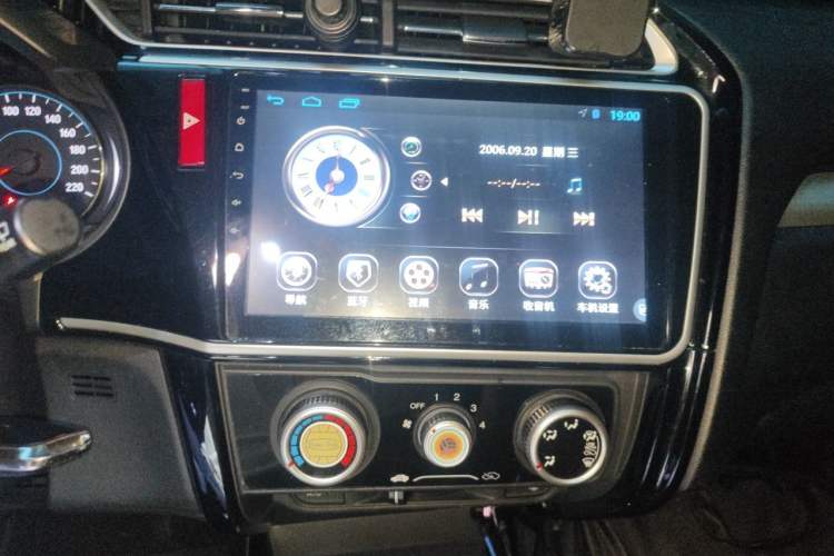 Used Honda Gienia 2017 1.5L CVT Comfort Version Audio And AC Panel