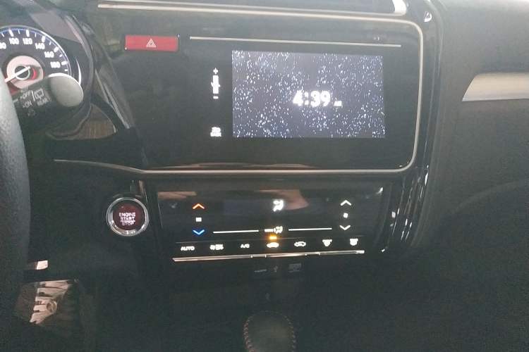 Used Honda Gienia 2017 1.5L CVT Luxury Edition Audio And AC Panel