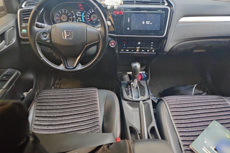 Used Honda Gienia 2017 1.5L CVT Luxury Edition Center Console