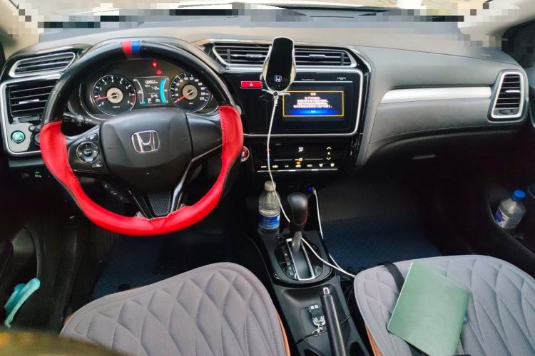 Used Honda Gienia 2017 1.5L CVT Luxury Edition Center Console