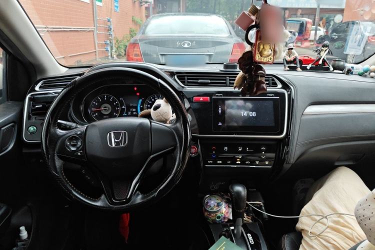 Used Honda Gienia 2017 1.5L CVT Fashion Edition Center Console