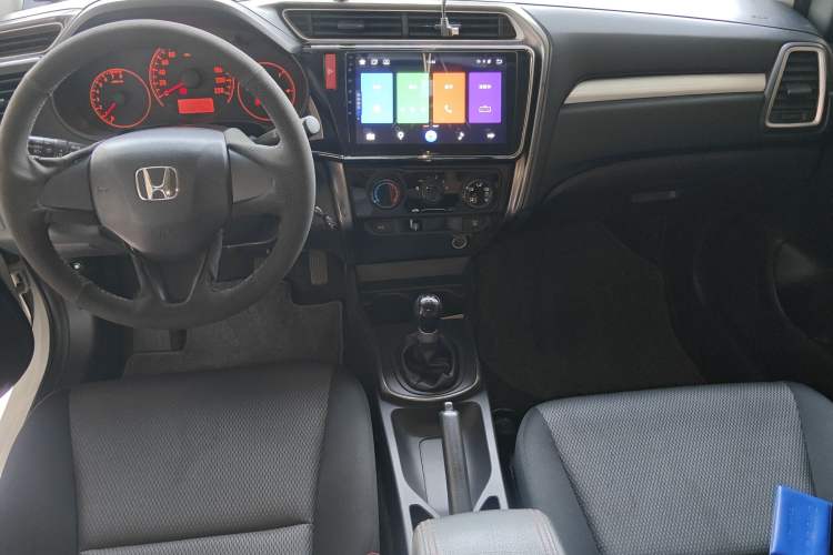 Used Honda Gienia 2017 1.5L Manual Classic Edition Center Console