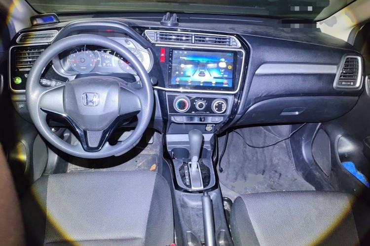 Used Honda Gienia 2017 1.5L CVT Comfort Version Center Console