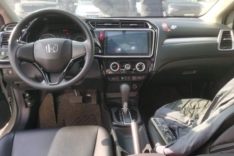 Used Honda Gienia 2017 1.5L CVT Comfort Version Center Console