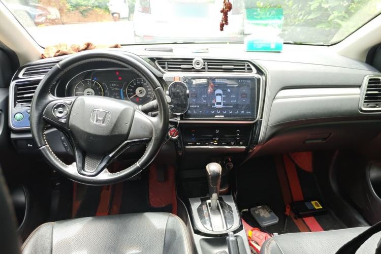 Used Honda Gienia 2017 1.5L CVT Luxury Edition Center Console