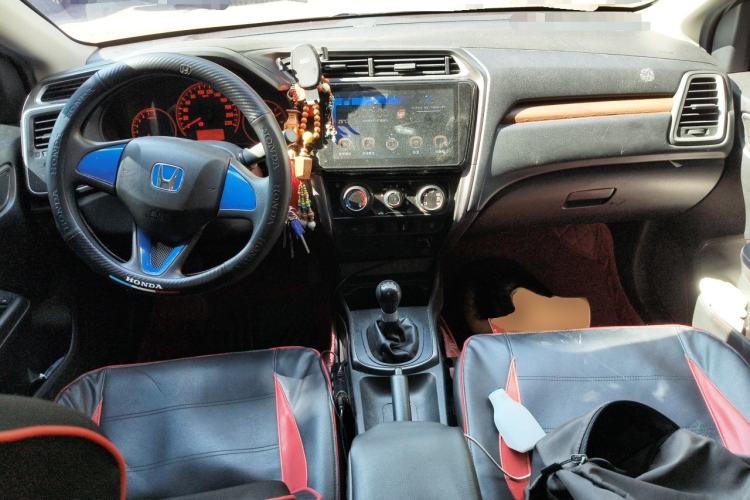 Used Honda Gienia 2017 1.5L Manual Classic Edition Center Console