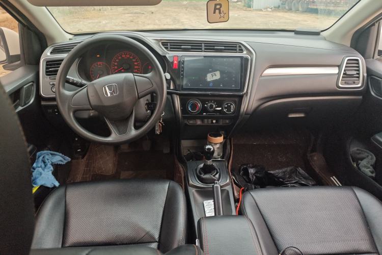 Used Honda Gienia 2017 1.5L Manual Classic Edition Center Console