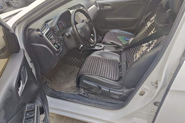 Used Honda Gienia 2017 1.5L CVT Luxury Edition Driver Seat