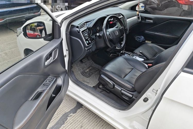 Used Honda Gienia 2017 1.5L CVT Luxury Edition Driver Seat