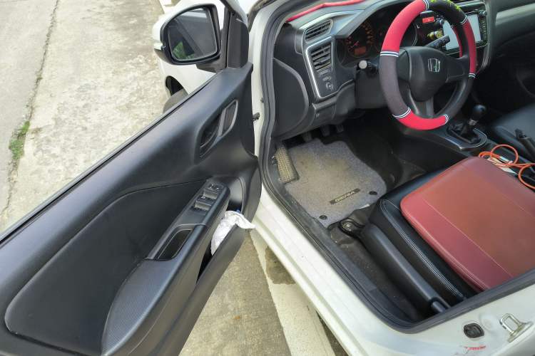 Used Honda Gienia 2017 1.5L Manual Classic Edition Driver Seat