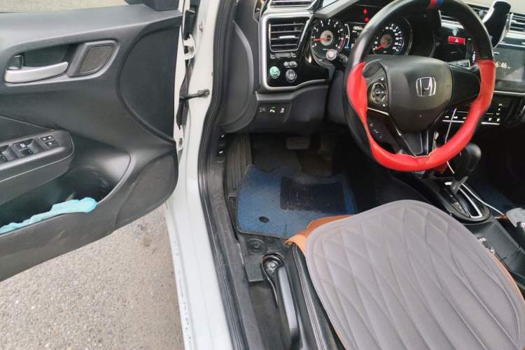 Used Honda Gienia 2017 1.5L CVT Luxury Edition Driver Seat