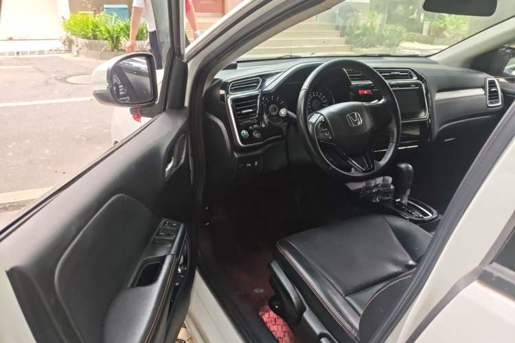 Used Honda Gienia 2017 1.5L CVT Luxury Edition Driver Seat