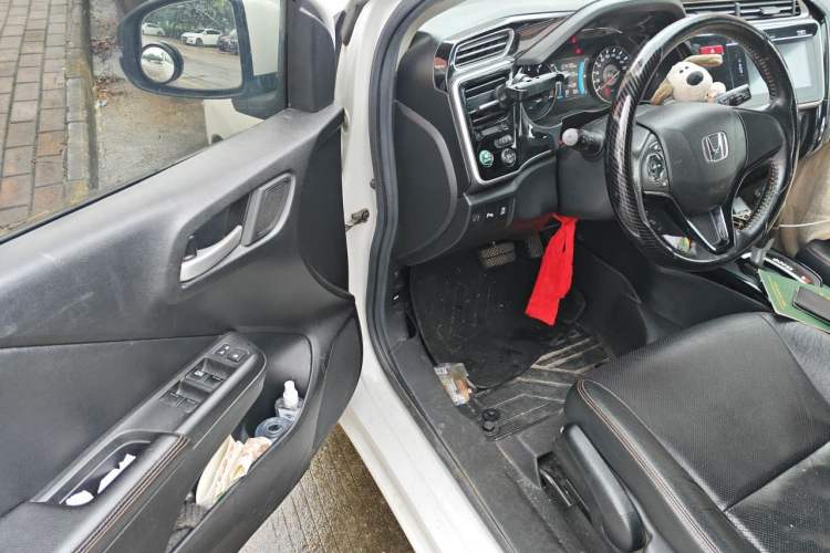 Used Honda Gienia 2017 1.5L CVT Fashion Edition Driver Seat