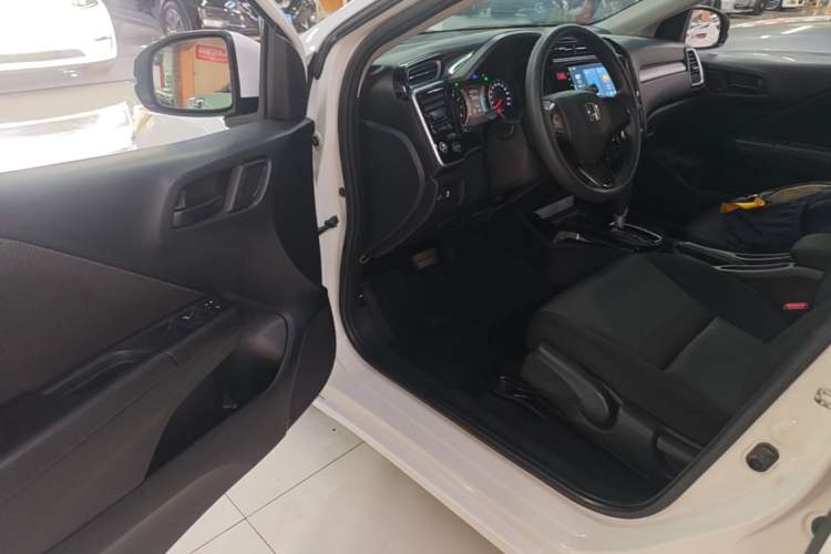 Used Honda Gienia 2017 1.5L CVT Comfort Version Driver Seat