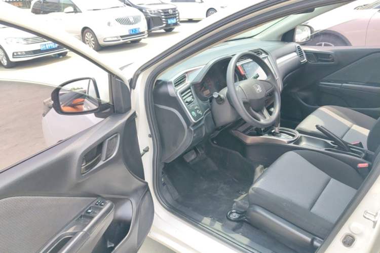 Used Honda Gienia 2017 1.5L CVT Classic Edition Driver Seat