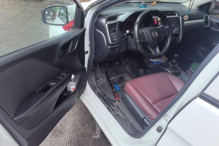 Used Honda Gienia 2017 1.5L Manual Classic Edition Driver Seat