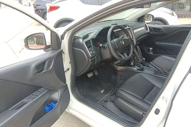 Used Honda Gienia 2017 1.5L CVT Classic Edition Driver Seat