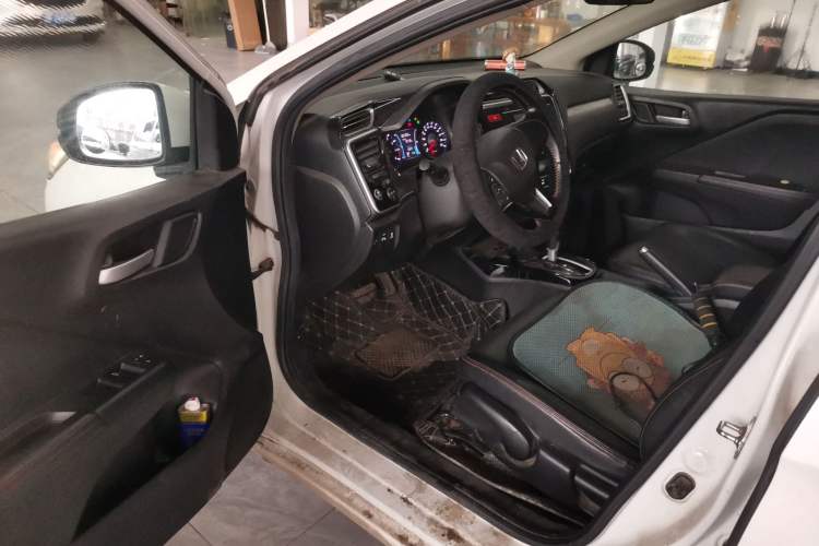 Used Honda Gienia 2017 1.5L CVT Fashion Edition Driver Seat