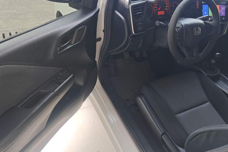 Used Honda Gienia 2017 1.5L Manual Classic Edition Driver Seat