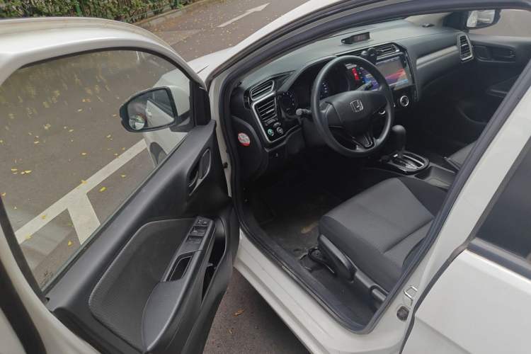 Used Honda Gienia 2017 1.5L CVT Comfort Version Driver Seat