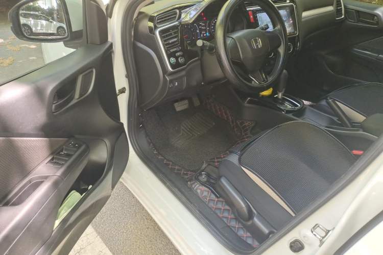 Used Honda Gienia 2017 1.5L CVT Comfort Version Driver Seat