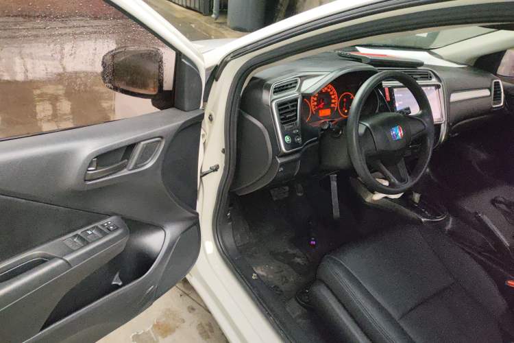 Used Honda Gienia 2017 1.5L CVT Classic Edition Driver Seat