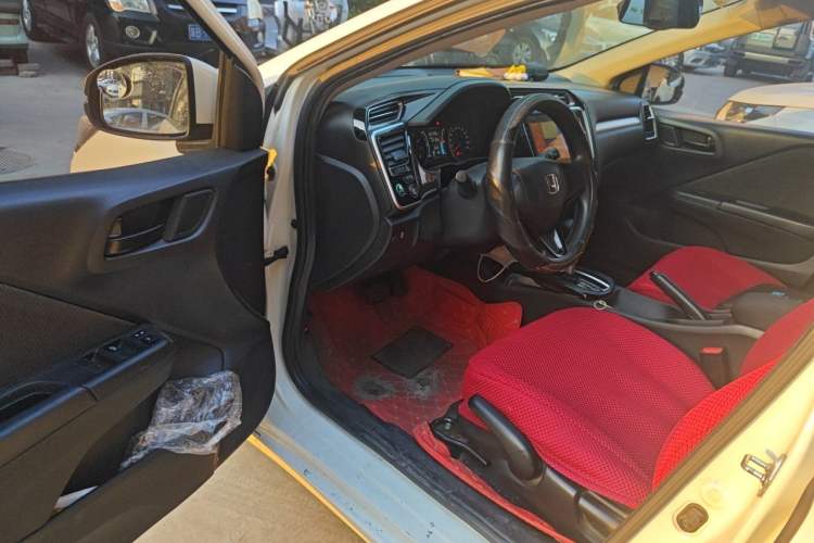 Used Honda Gienia 2017 1.5L CVT Comfort Version Driver Seat